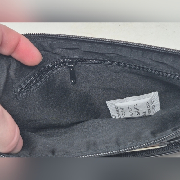 Relic Black Crossbody With Front Zip Pocket - Picture 3 of 6